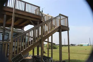 143 Sea Horse Dr, Palacios, TX 77465 - Photo 5