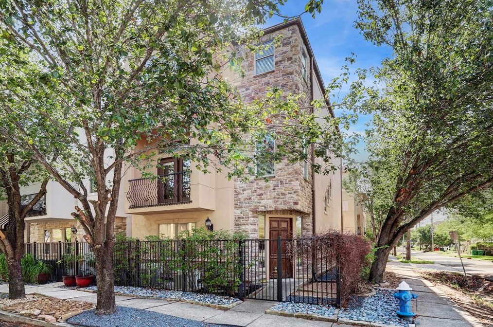 5831 Lacy St, Houston TX  77007-7142 exterior