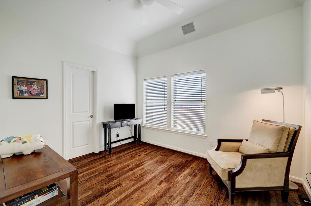 5831 Lacy St, Houston TX  77007-7142 exterior