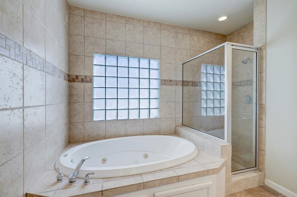 5831 Lacy St, Houston TX  77007-7142 exterior