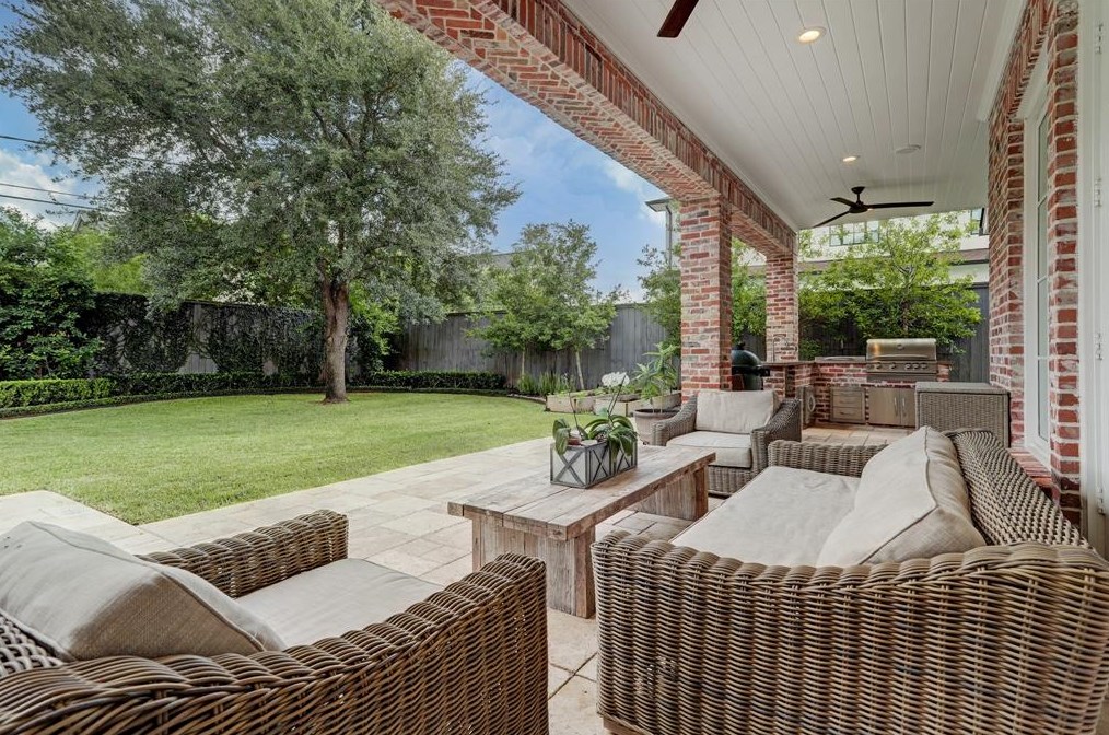 6126 Cedar Crk Dr, Houston TX  77042-2303 exterior