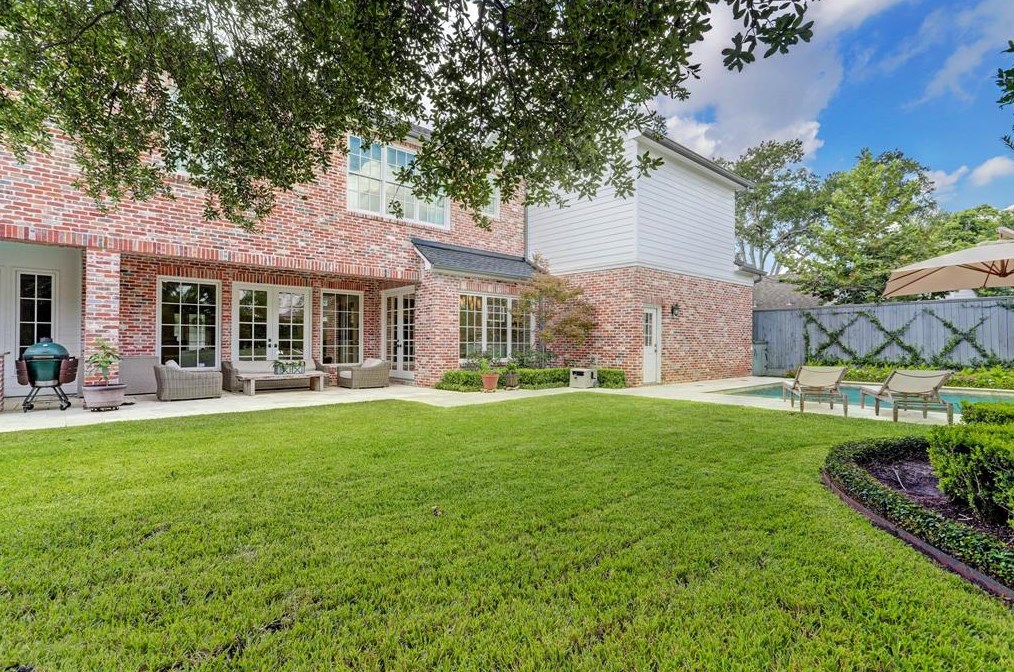 6126 Cedar Crk Dr, Houston TX  77042-2303 exterior