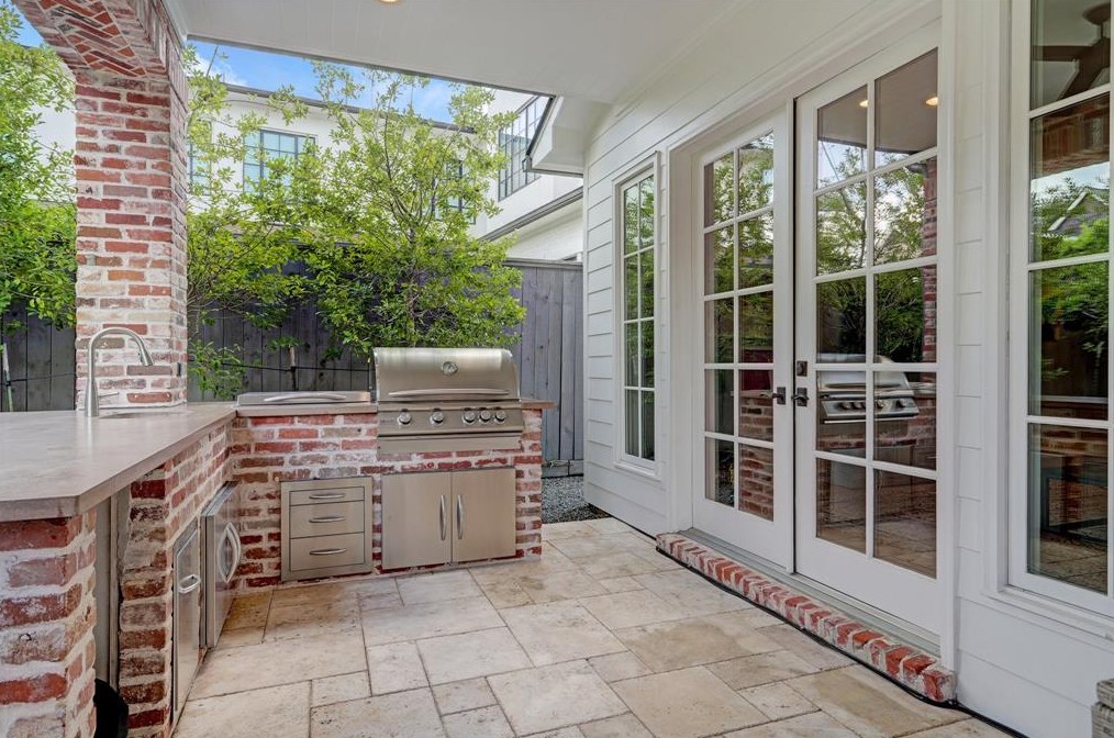 6126 Cedar Crk Dr, Houston TX  77042-2303 exterior