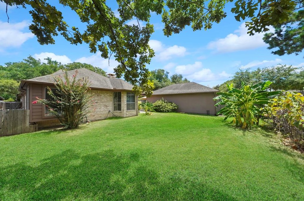 5803 Deer Shadow Ct, Houston TX 77041-4233 exterior