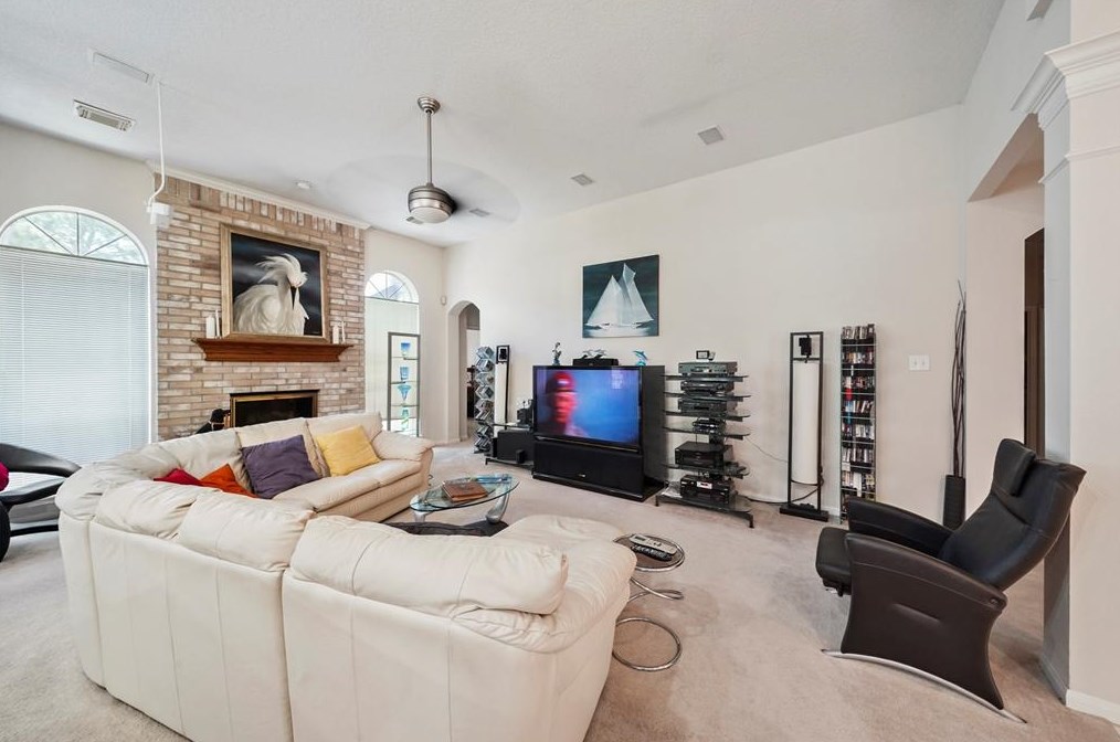 5803 Deer Shadow Ct, Houston TX 77041-4233 exterior