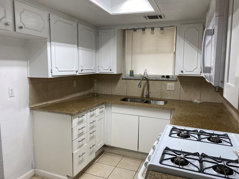 4527 Debeney Dr, Houston TX  77039-4717 exterior