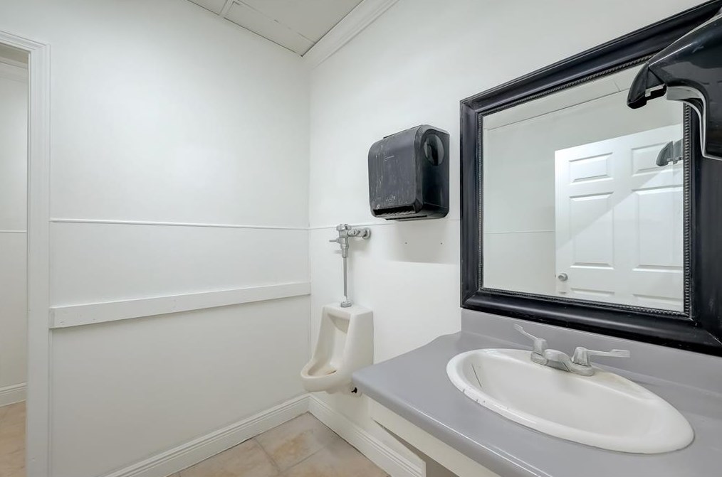 3949 Braxton Dr, Houston TX  77063-6304 exterior