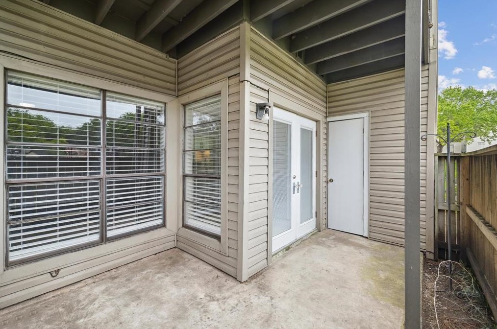 9707 Richmond Ave, Houston TX  77042-4606 exterior