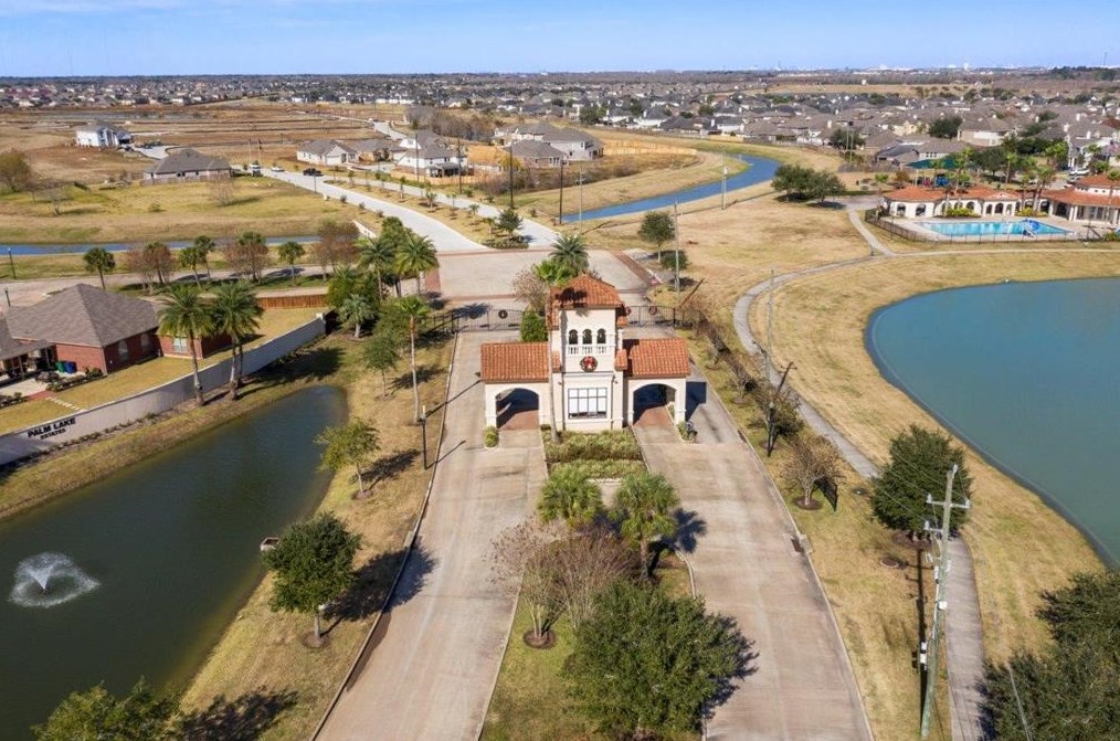 11 Carmel Dr, Manvel TX 77578-3388 exterior