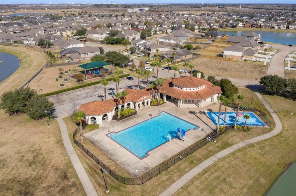 11 Carmel Dr, Manvel TX 77578-3388 exterior