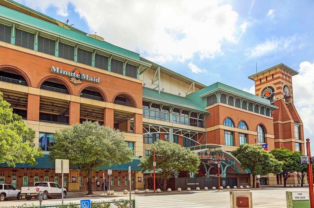 204 Travis St, Houston TX  77002-1732 exterior