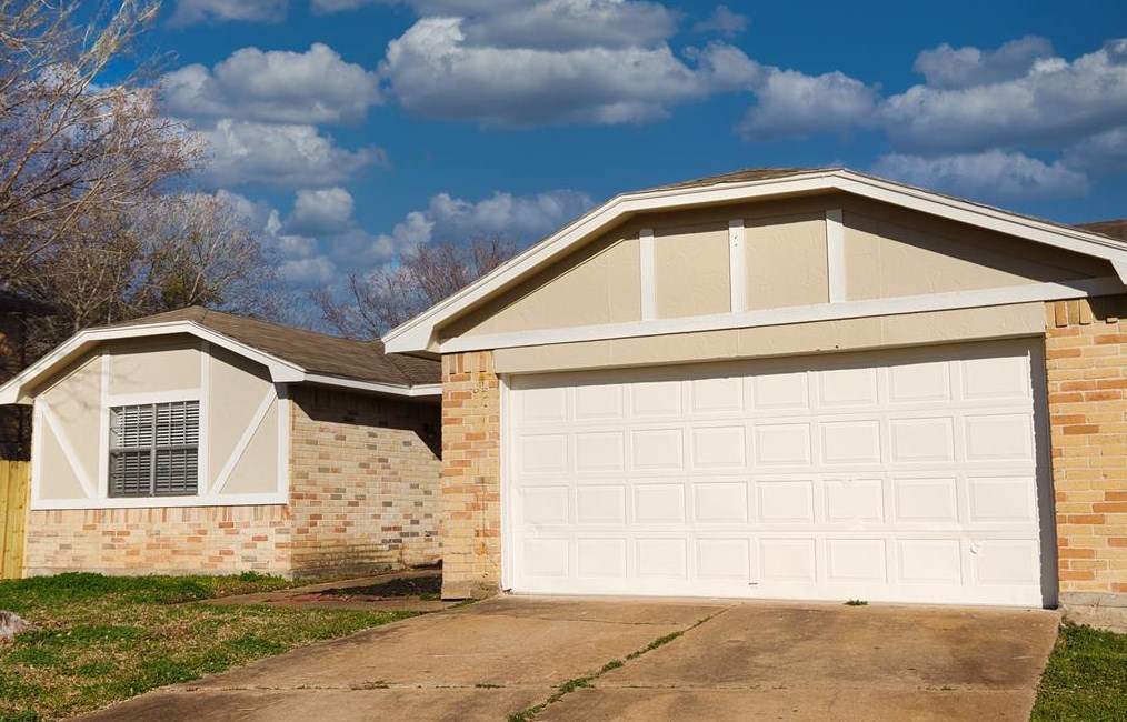7011 Zapata Dr, Houston TX  77083-2833 exterior
