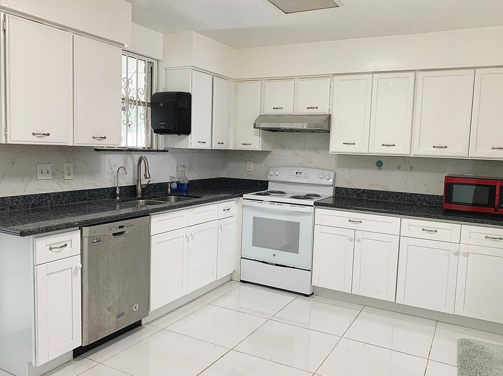 10803 Sela Ln, Houston TX  77072-3721 exterior