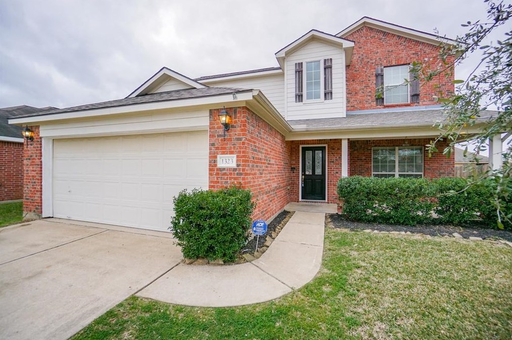 1323 Colonial Manor Dr, Katy TX  77493-2383 exterior