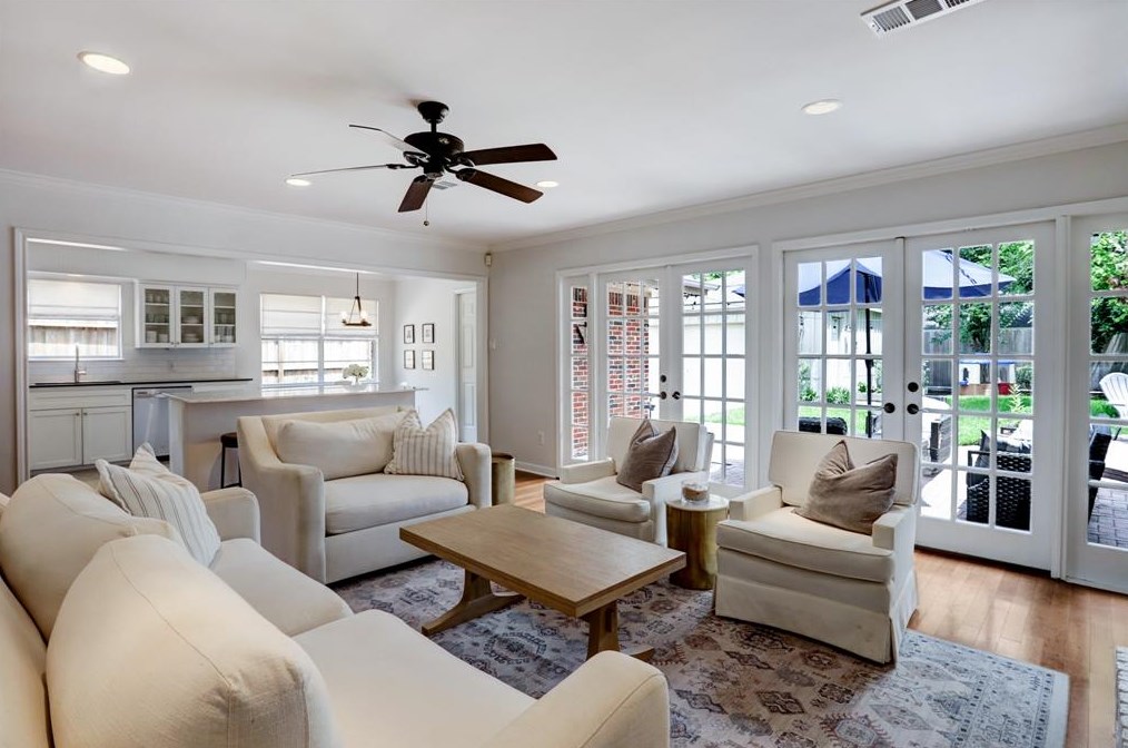 10702 Wickersham Ln, Houston TX  77027-3923 exterior