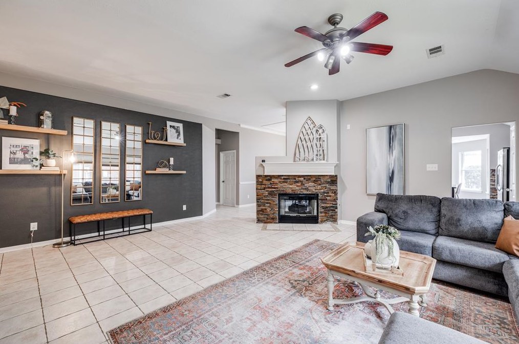 12135 Cyn Ml Dr, Houston TX  exterior