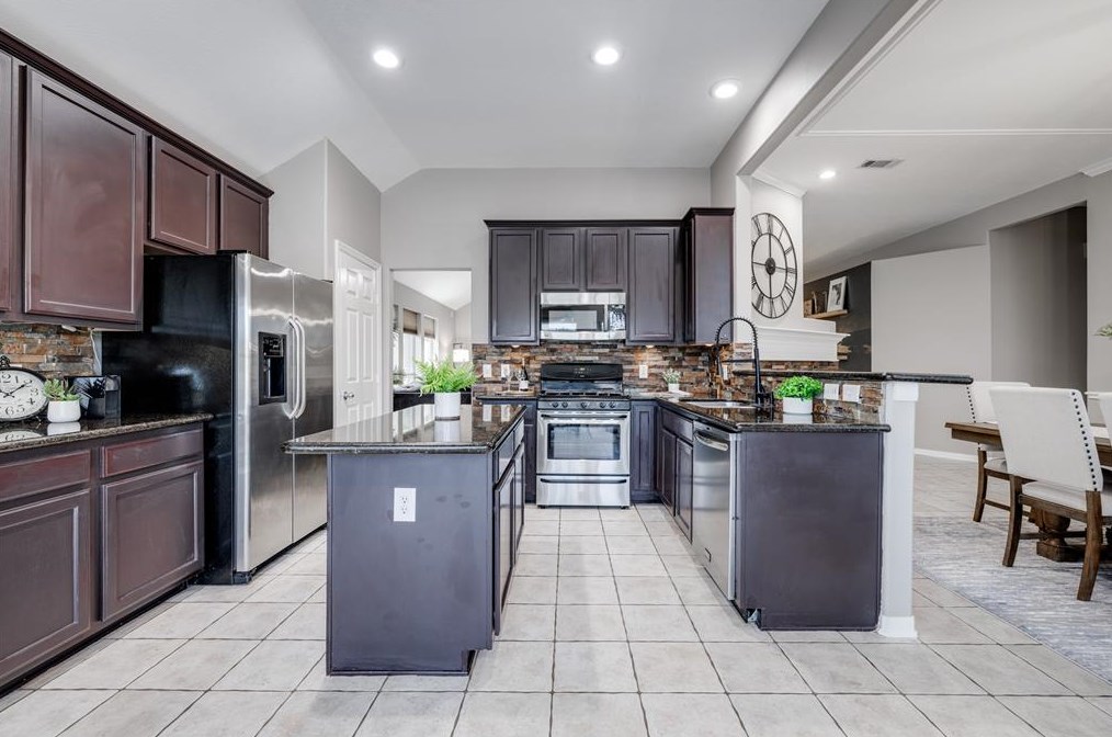 12135 Cyn Ml Dr, Houston TX  exterior