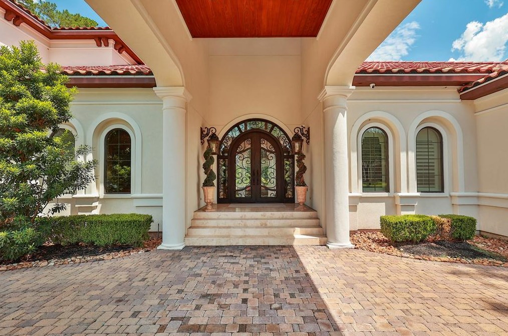 16714 Southern Oaks Dr, Houston TX  77068-2611 exterior