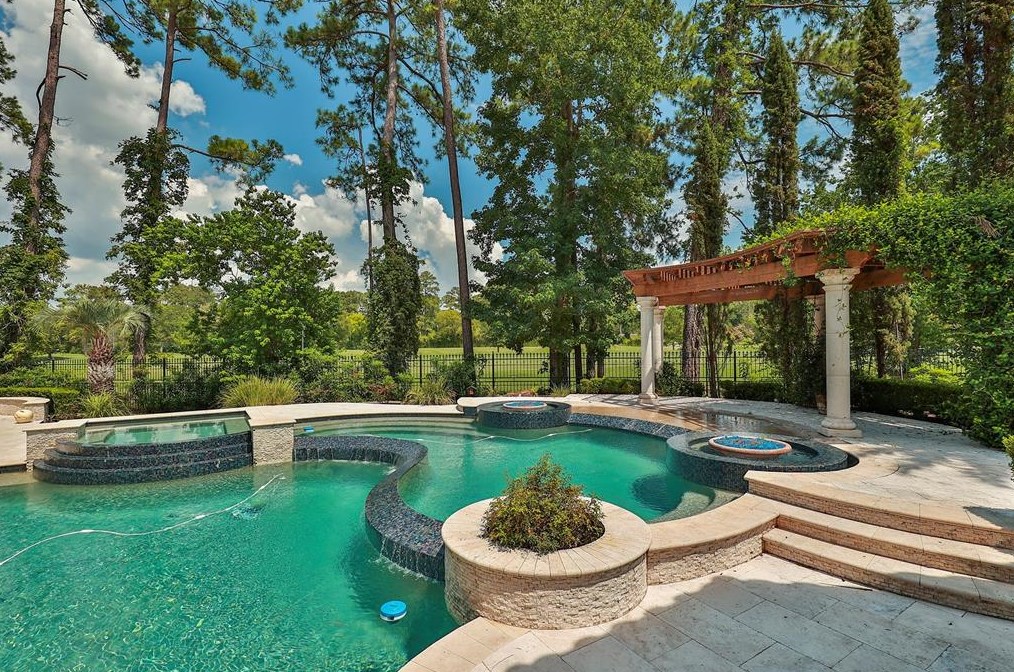16714 Southern Oaks Dr, Houston TX  77068-2611 exterior
