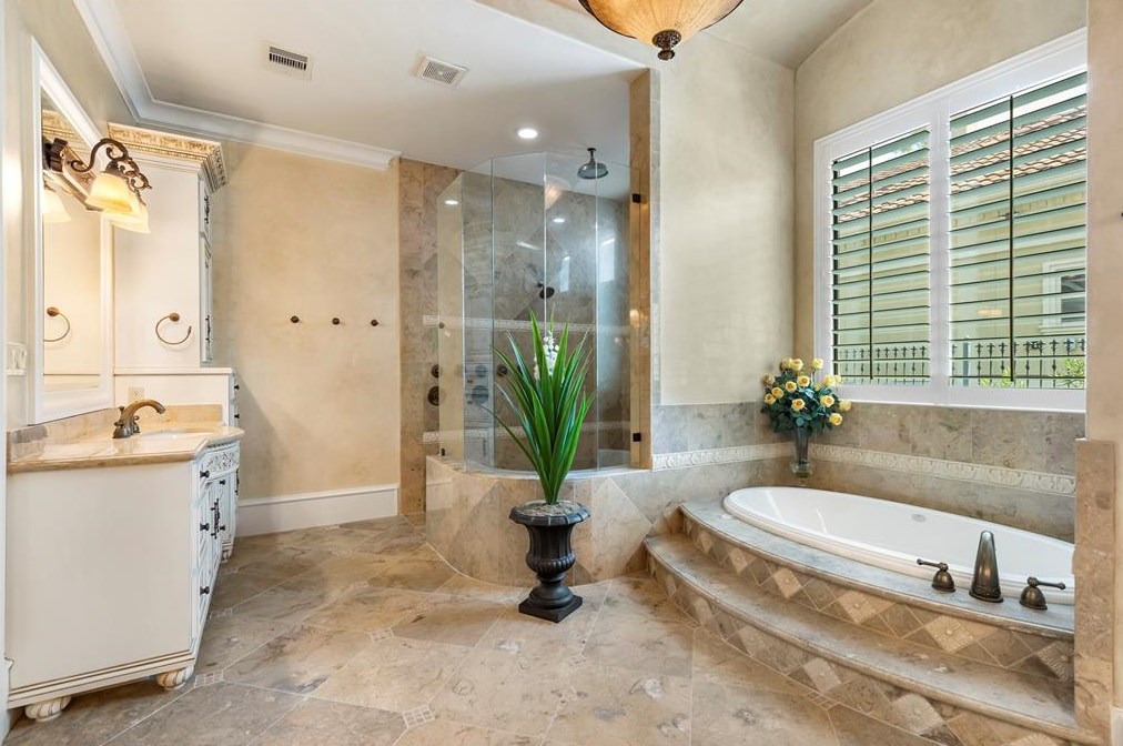 16714 Southern Oaks Dr, Houston TX  77068-2611 exterior