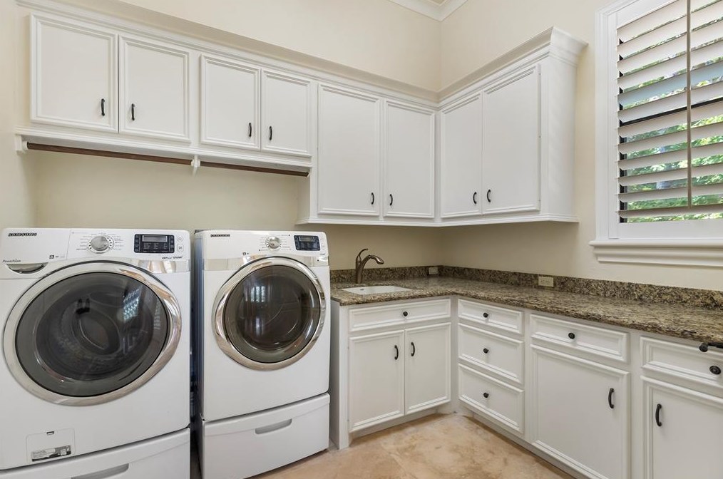 16714 Southern Oaks Dr, Houston TX  77068-2611 exterior