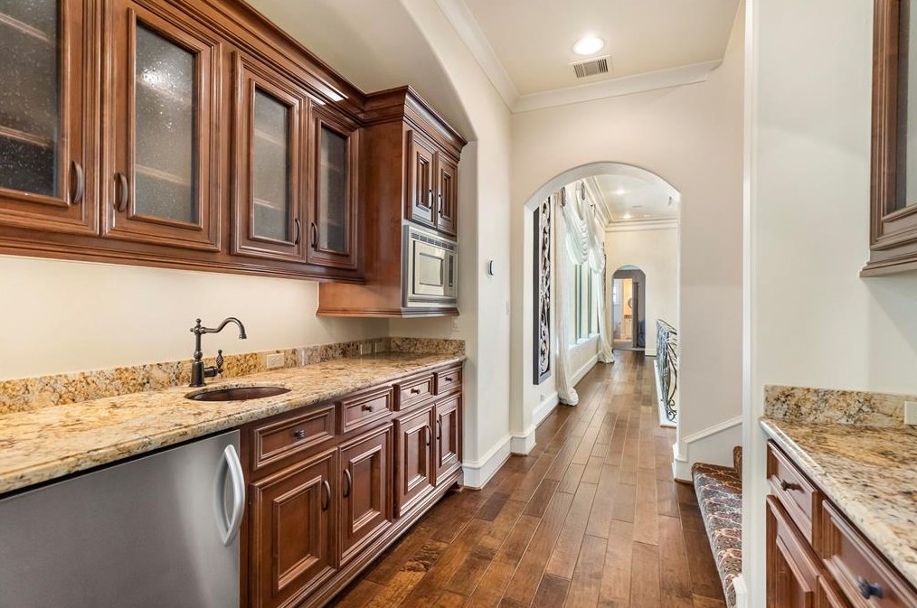 16714 Southern Oaks Dr, Houston TX  77068-2611 exterior