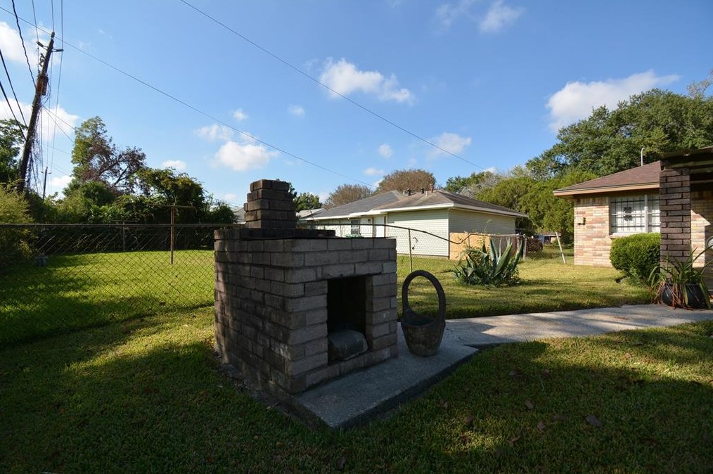 10012 Woodwick St, Houston TX  77016-3946 exterior