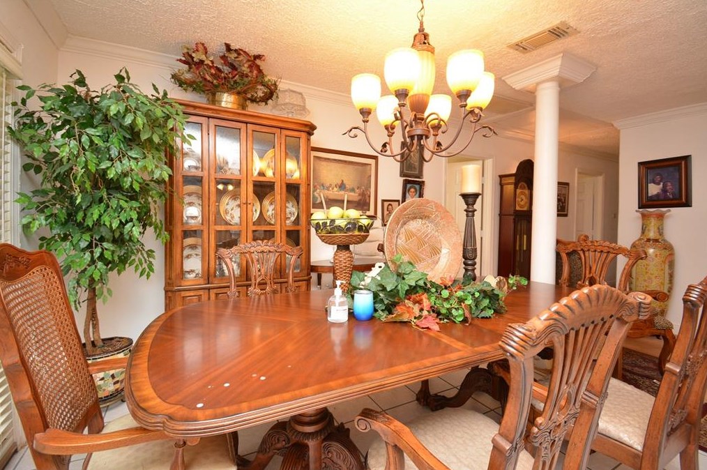 10012 Woodwick St, Houston TX  77016-3946 exterior