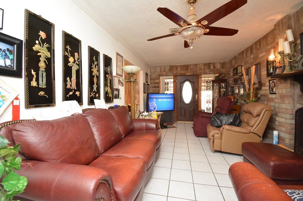 10012 Woodwick St, Houston TX  77016-3946 exterior