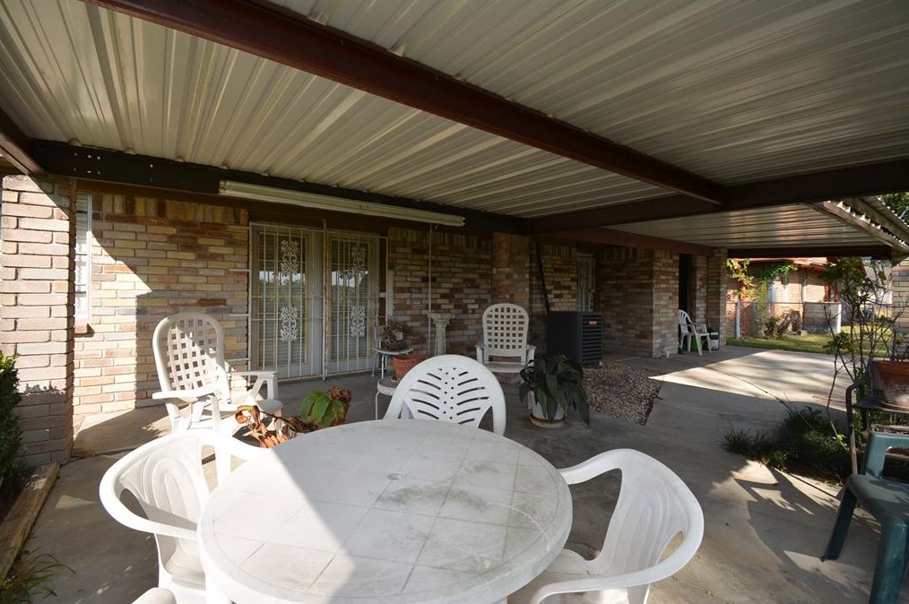 10012 Woodwick St, Houston TX  77016-3946 exterior
