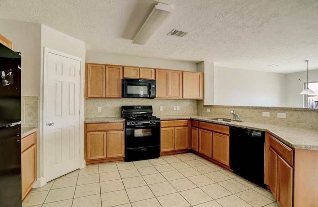 750 Ashlen Dr, Houston TX  77073-4359 exterior