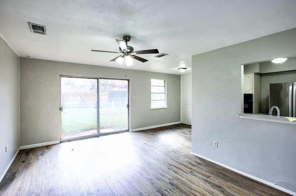419 Pamela Dr, Baytown TX  77521-4250 exterior