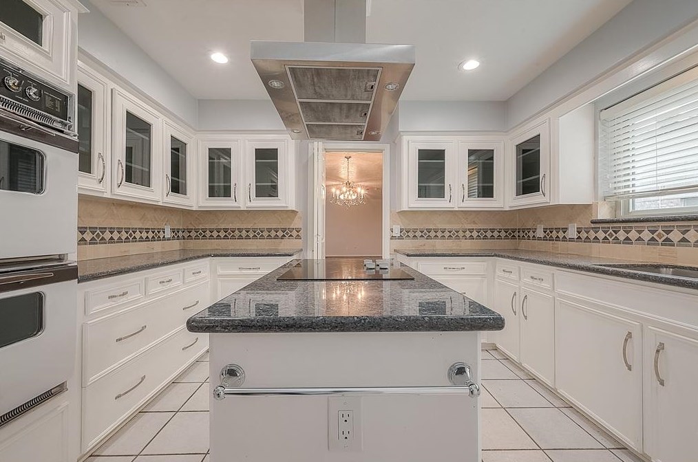 6114 Rollingbrook Dr, Houston TX  exterior