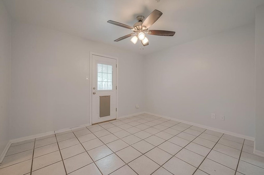 6114 Rollingbrook Dr, Houston TX  exterior