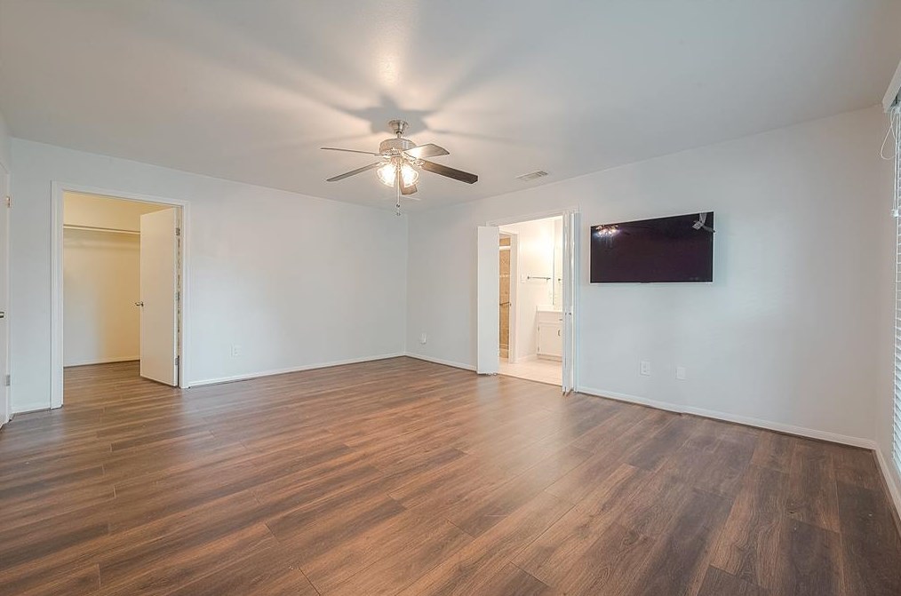 6114 Rollingbrook Dr, Houston TX  exterior