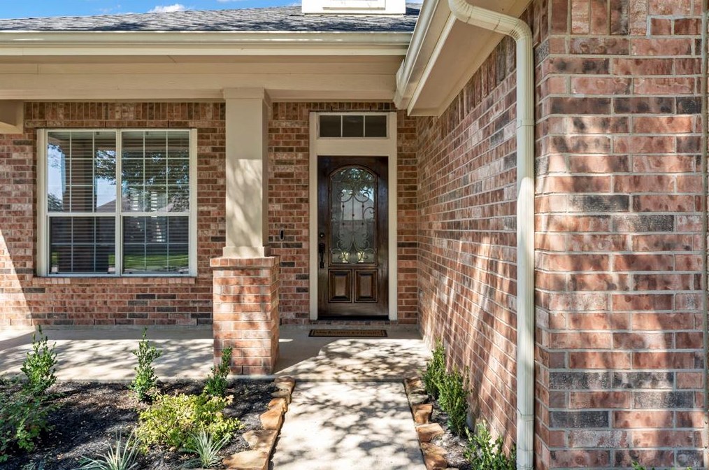 9410 Brackenton Crest Dr, Spring TX  77379-2815 exterior