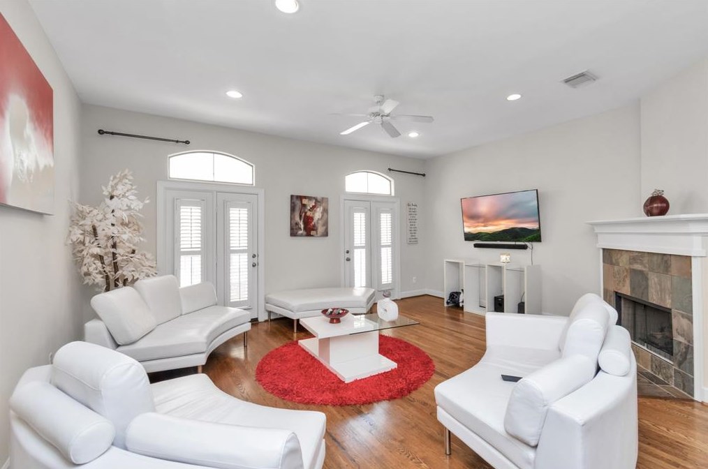 592 Bomar St, Houston TX  77006-1407 exterior