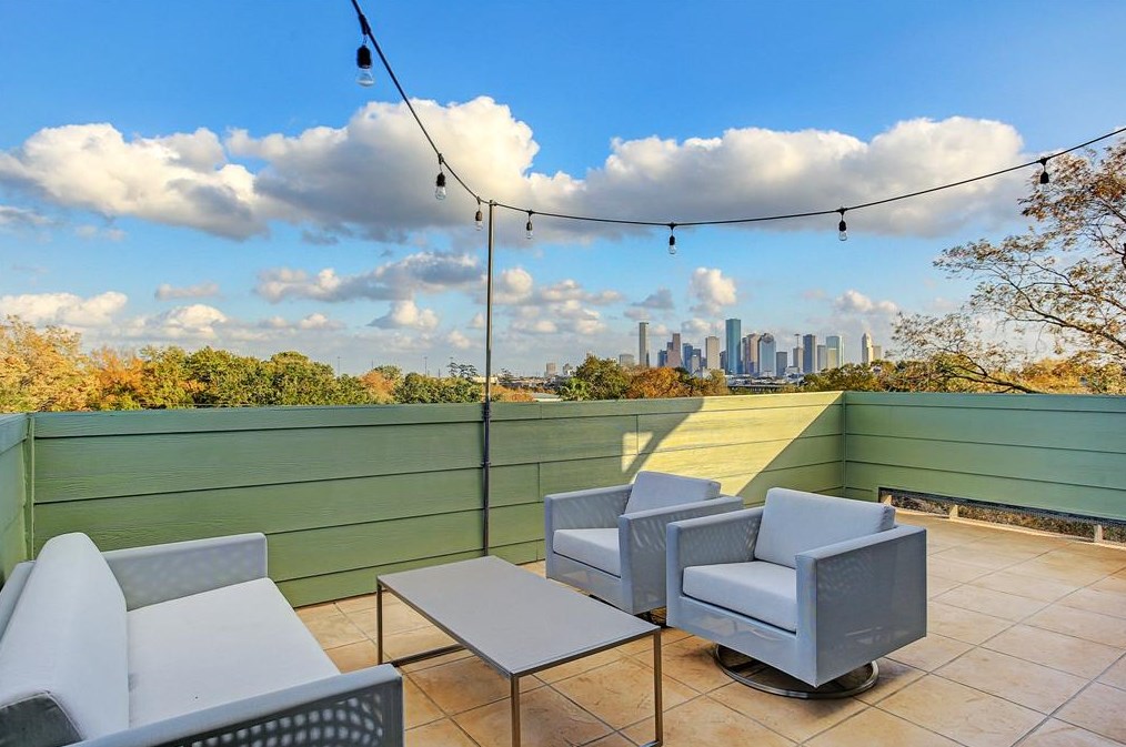 544 Oxford St, Houston TX  77022-3952 exterior