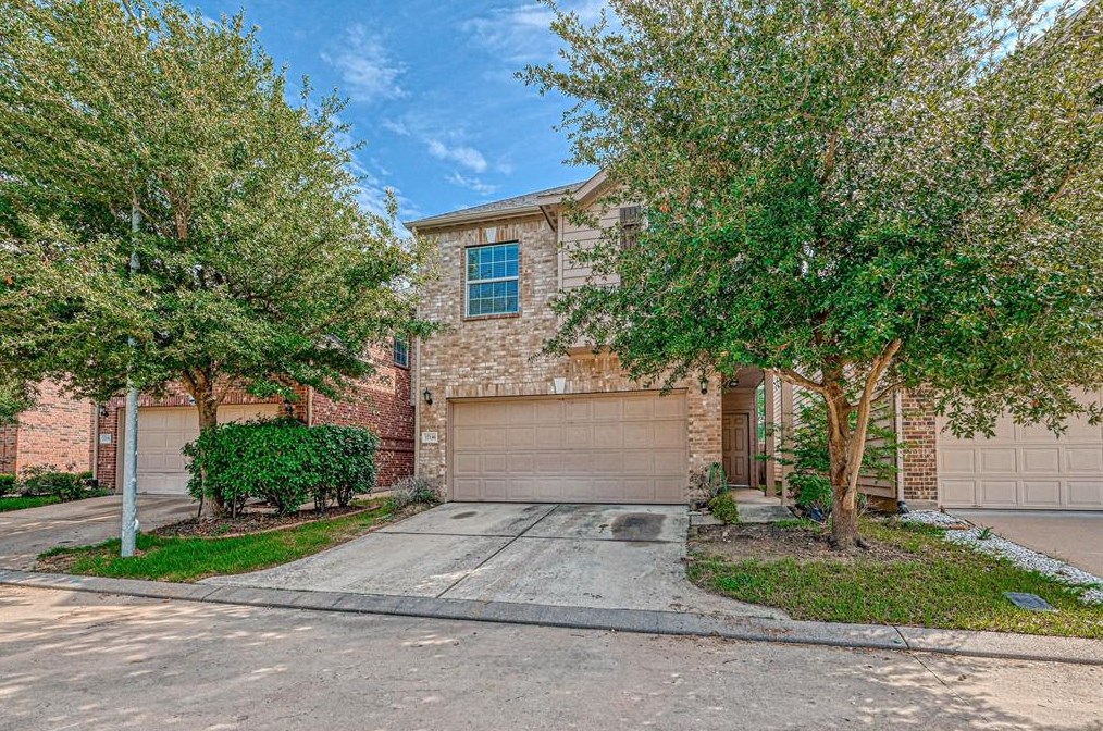 17146 Amarose Dr, Houston TX  77090-2236 exterior