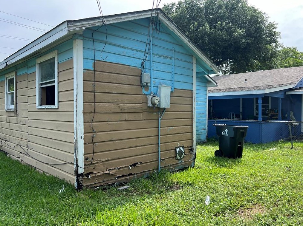 1219 Walnut Ave, Richmond TX  77471-2302 exterior