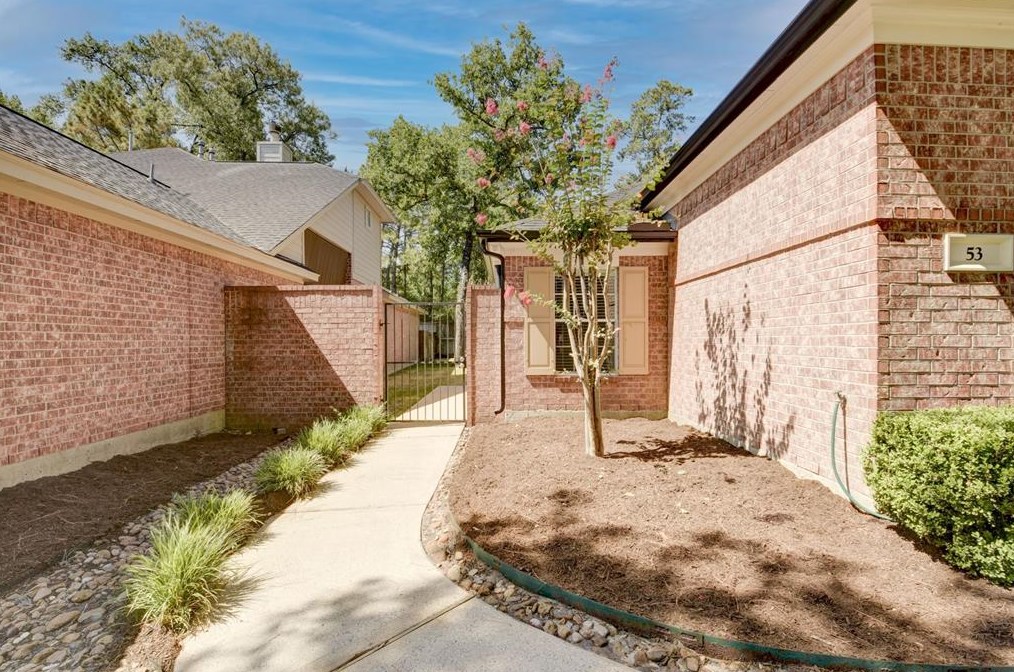 53 Sienna Pl, Spring TX  77382-1523 exterior