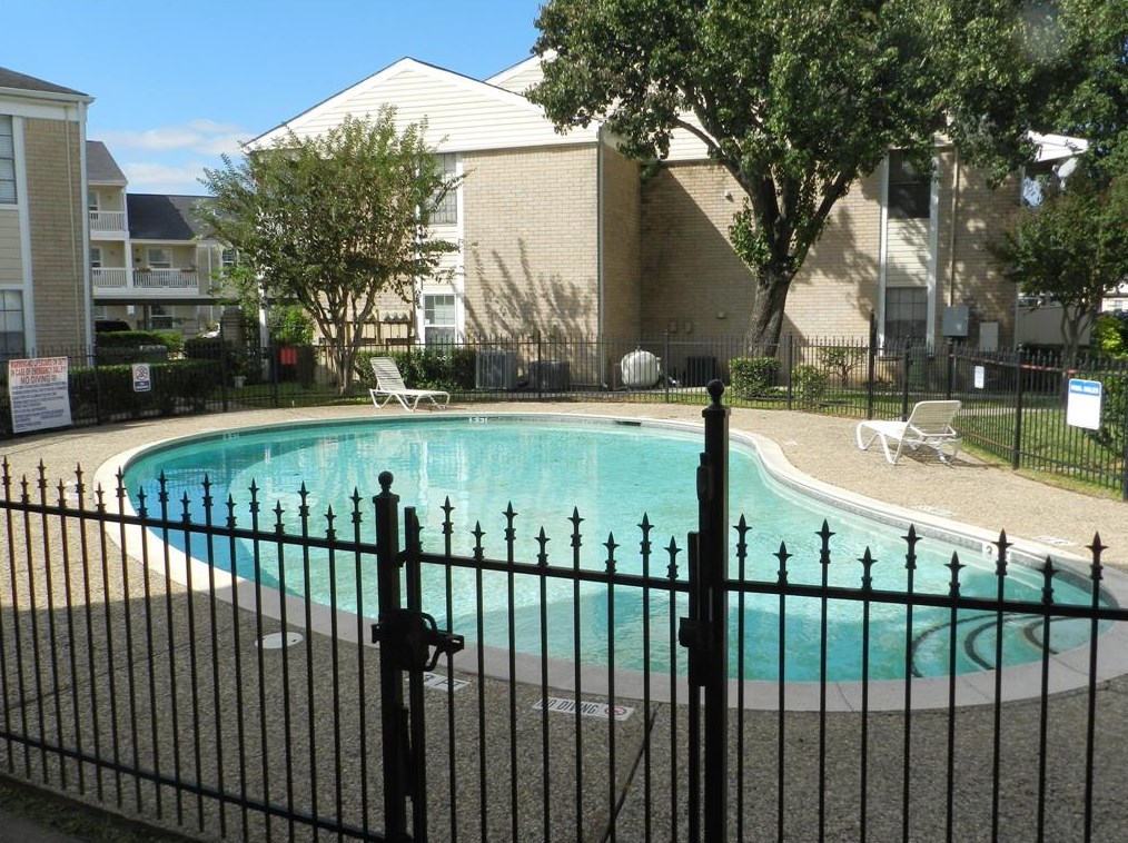 2750 Holly Hall St, Houston TX  77054-4109 exterior