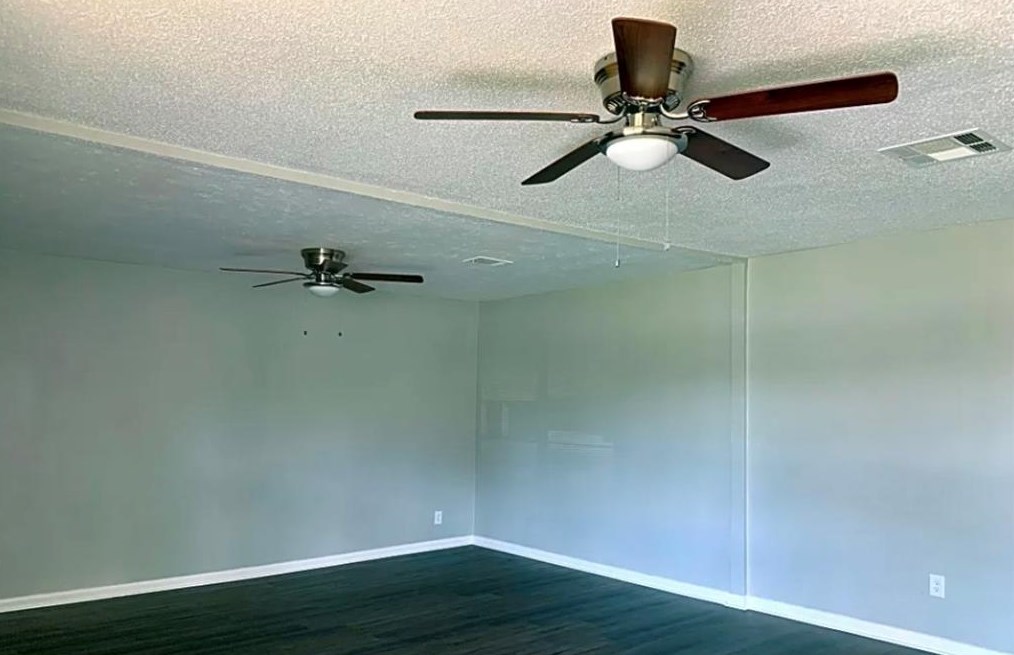 5427 Willow Glen Dr, Houston TX  77033-2848 exterior