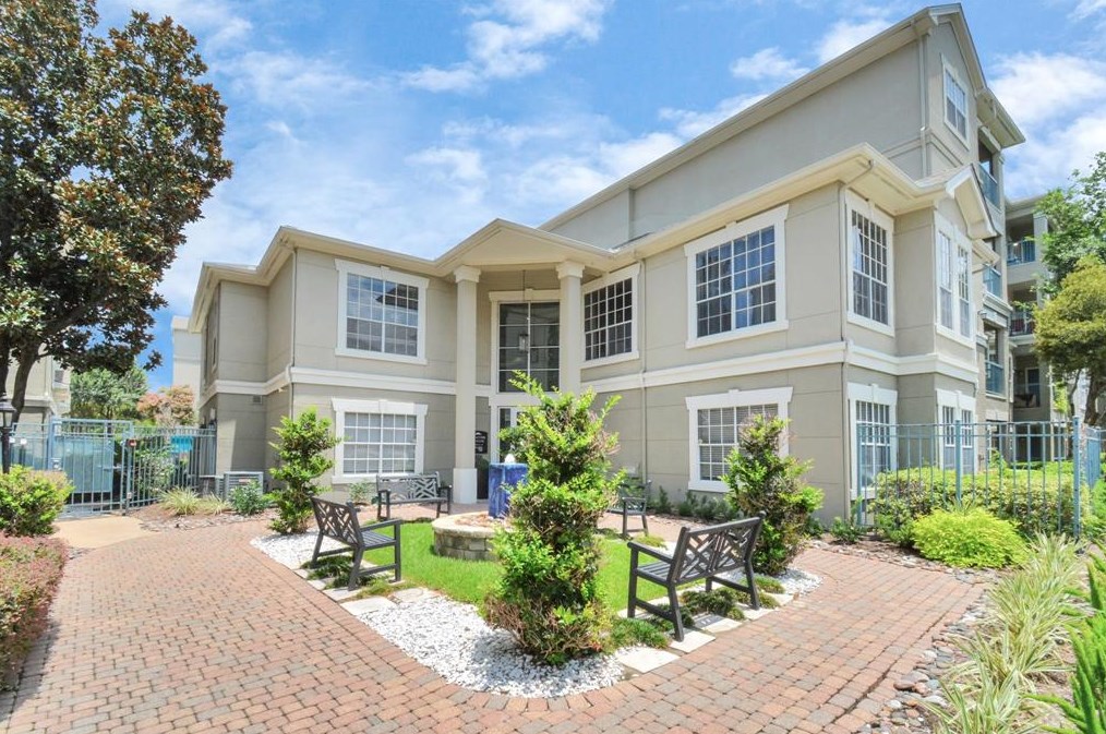 2222 Maroneal St, Houston TX  77030-3242 exterior