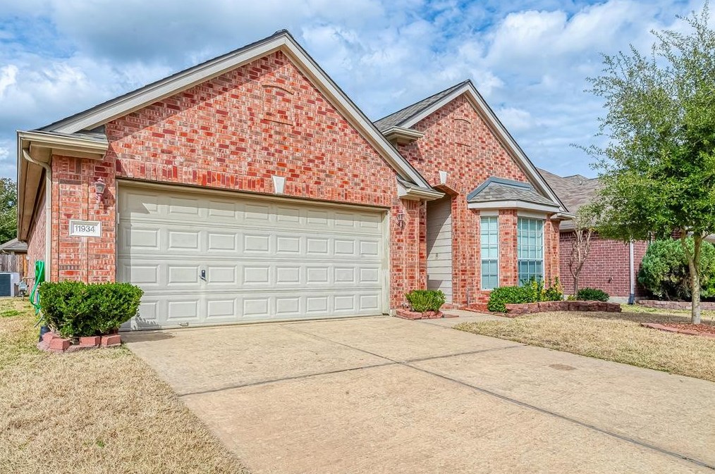 11934 Leaf Oak Dr, Houston TX  77065-5225 exterior