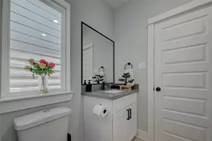 2105 Sam Wilson St, Houston, TX 77020 - Photo 27