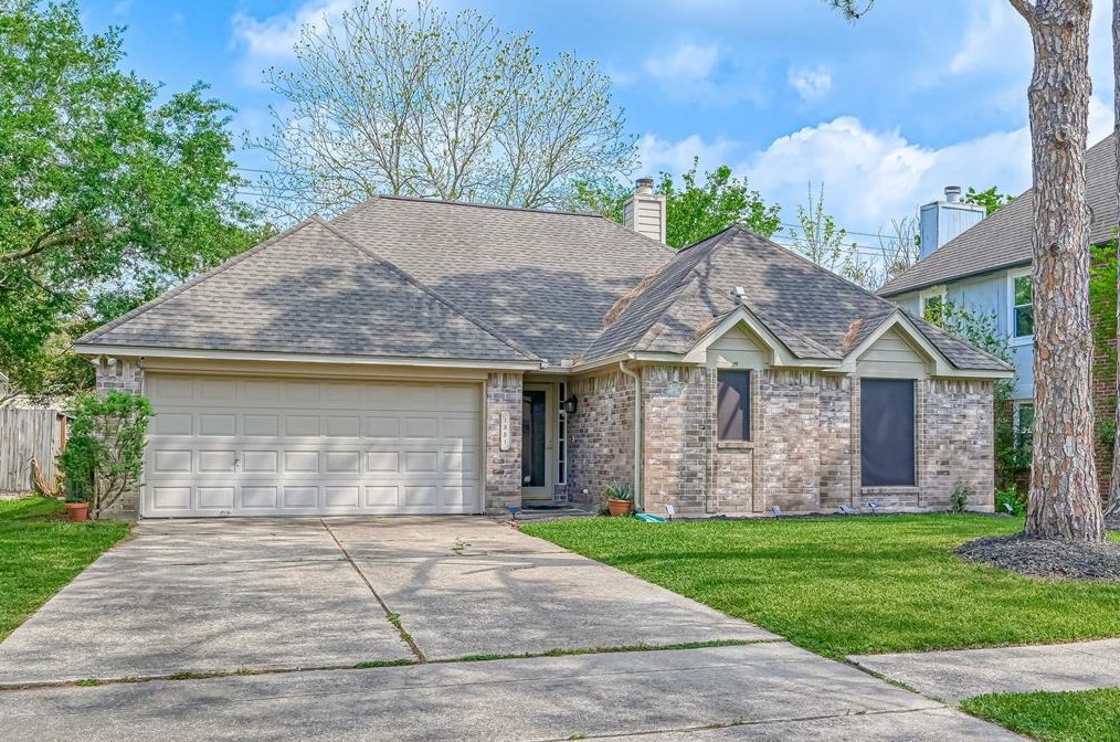 1331 New Cedars Dr, Houston TX  77062-2278 exterior