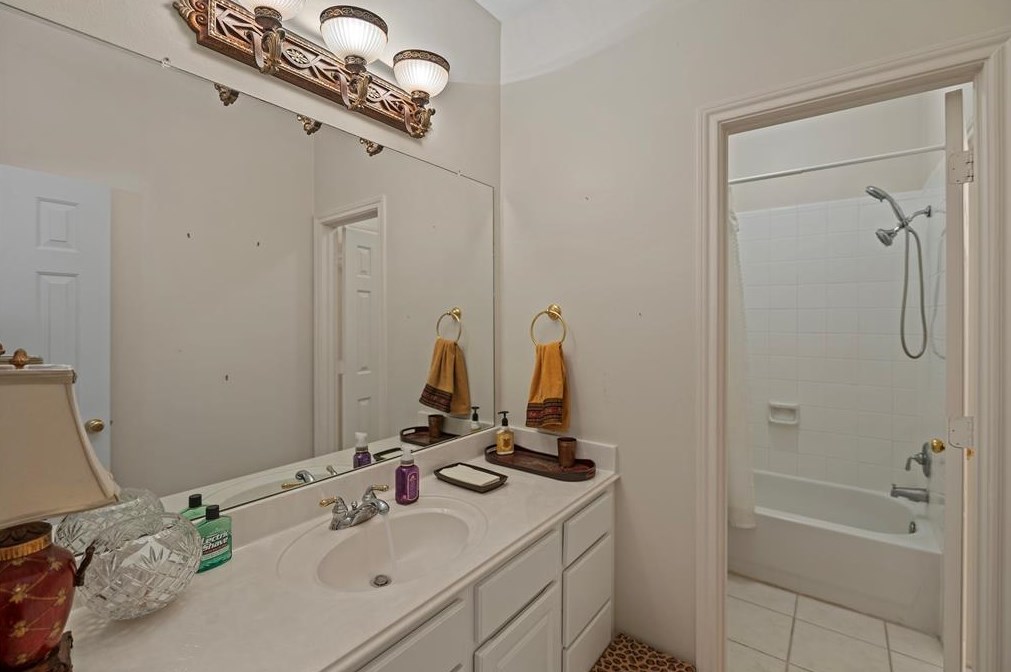 9909 Kemp Frst, Houston TX  77080-2509 exterior