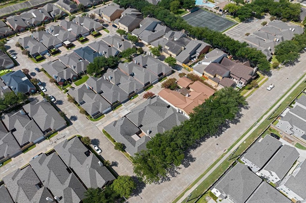 9909 Kemp Frst, Houston TX  77080-2509 exterior
