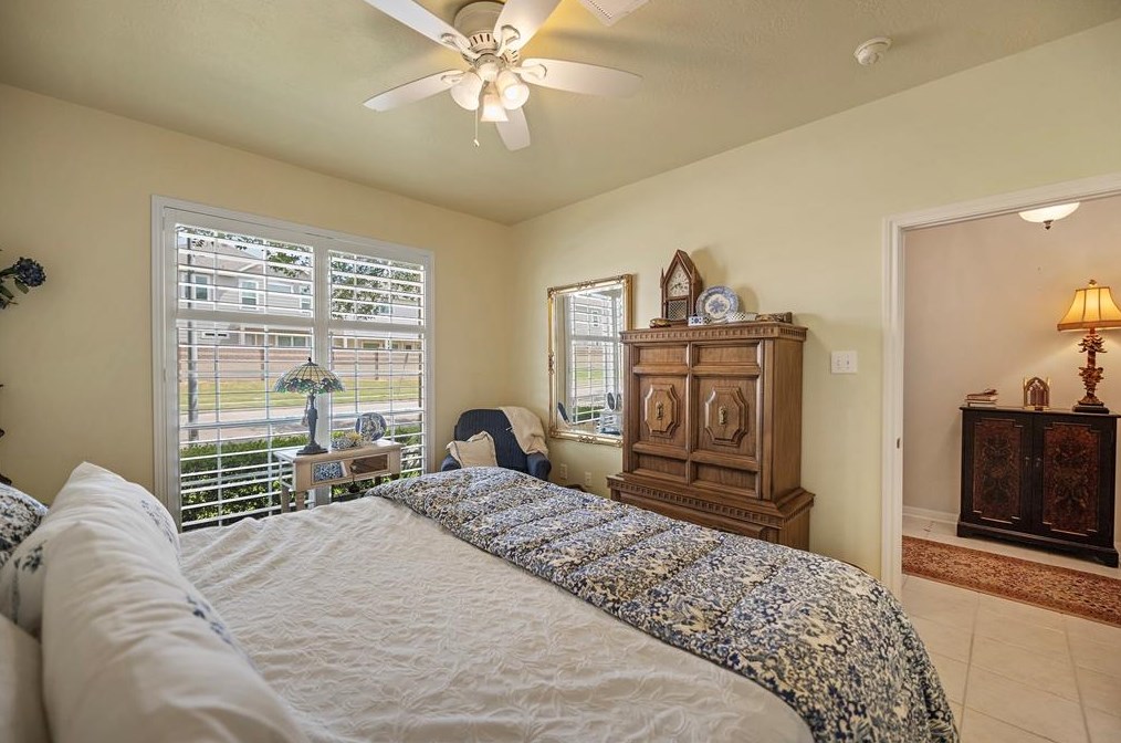 9909 Kemp Frst, Houston TX  77080-2509 exterior